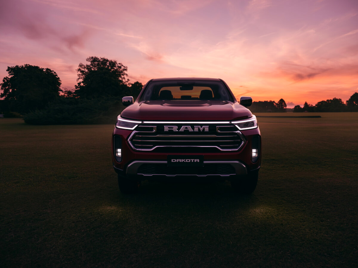 La firma lumínica que distingue a la RAM Dakota Laramie.