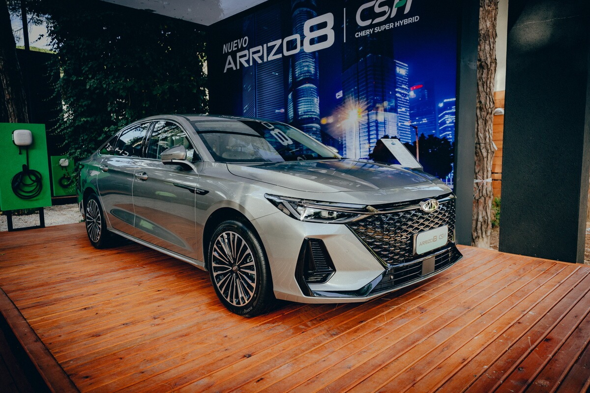 Chery muestra el Arrizo 8 en Argentina (sedán del segmento D a precio competitivo)